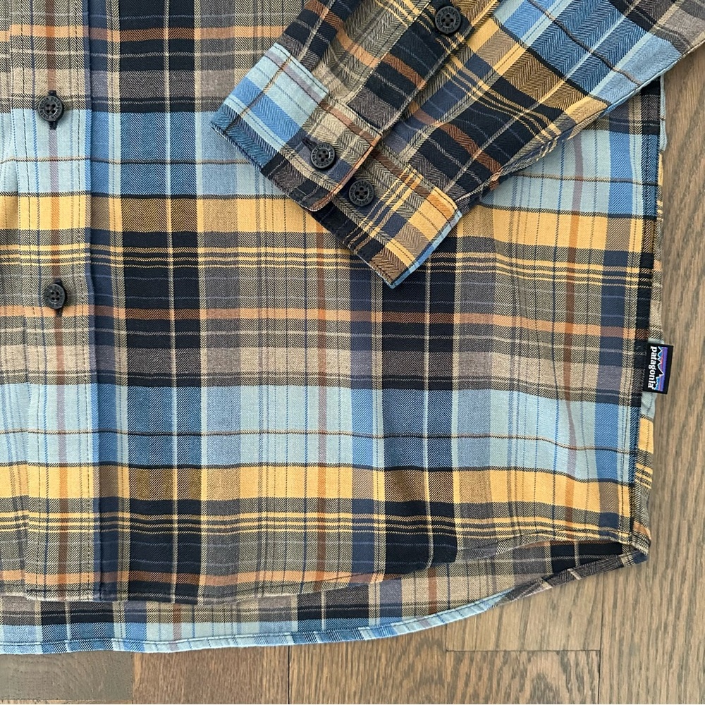 Patagonia Men's Flannel Organic Cotton Shirt Blue, Navy, and Yellow Size Large - Picture 4 of 8
